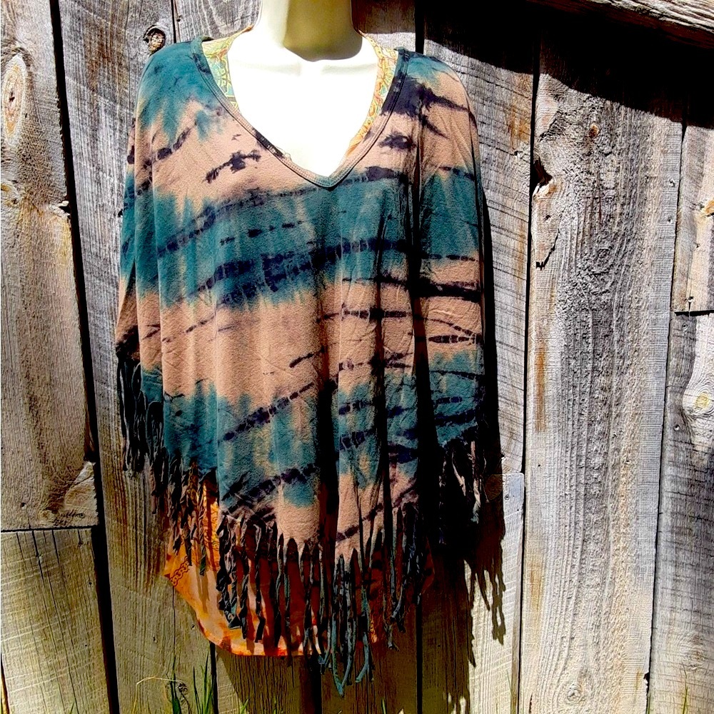 Camo woman’s light weight poncho by Urban X. Size L